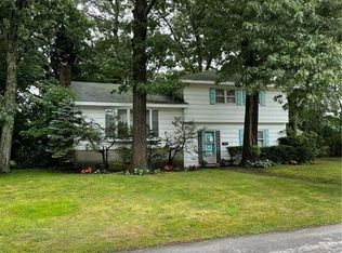 54 Bayberry Ln, East Greenwich, RI 02818