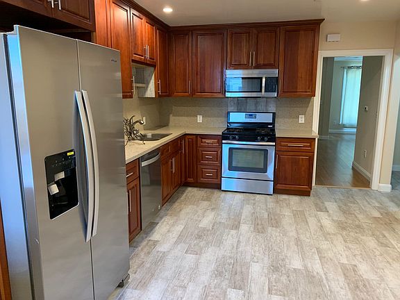3rd image of 110 Elm Ave