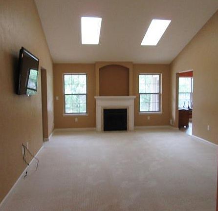 3rd image of 107 Gleneagles Dr