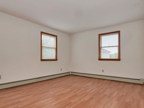 4th image of 36 Stewart Pl