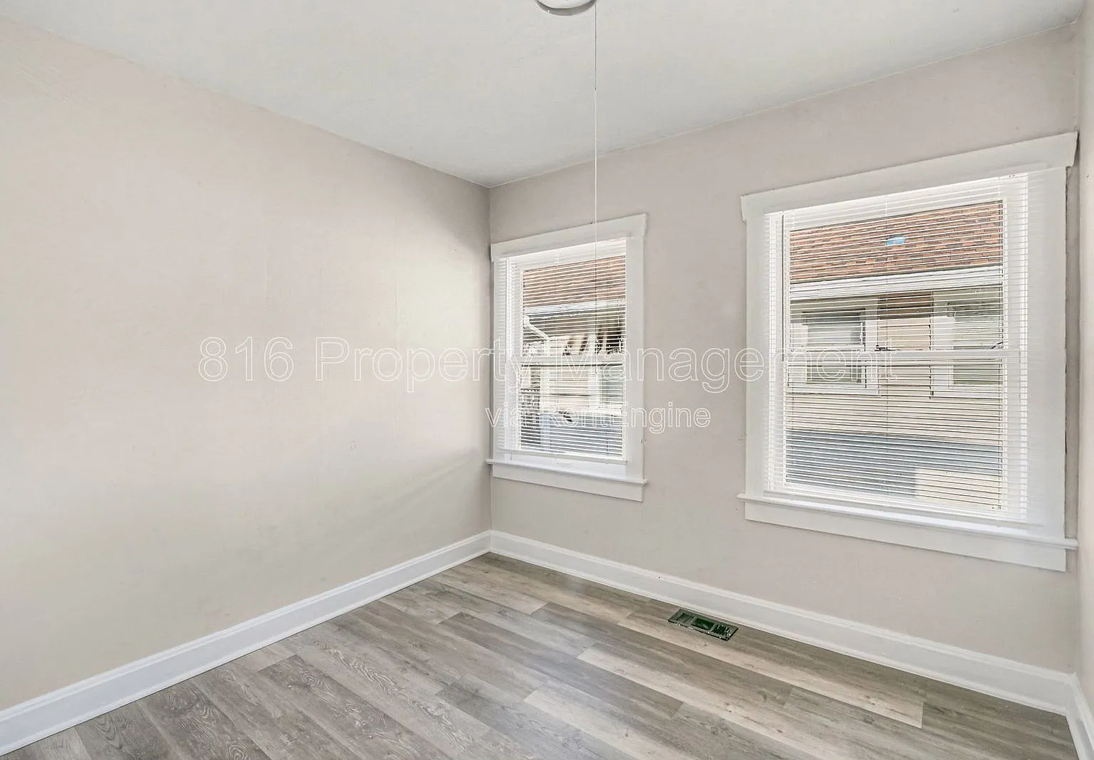 2 bed, 1.0 bath, $1,050 — Photo 4