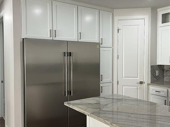 5th image of 532 E Sandyhills Ave