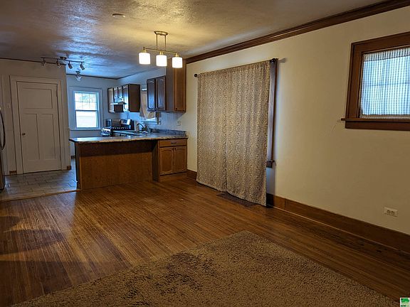 3rd image of 3129 Morrison Ave