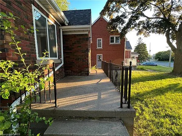 115 Highland Rd W — Photo 26