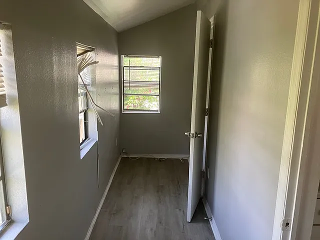 513 Kirkwood Ter N — Photo 7