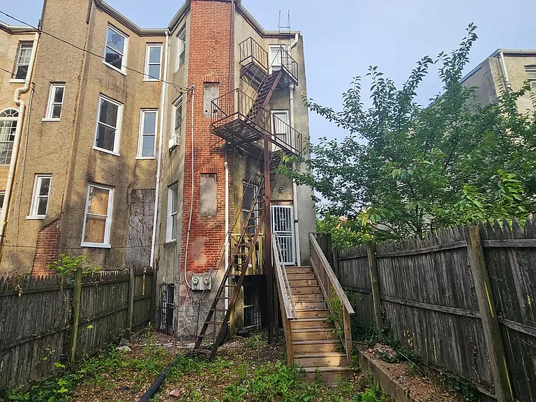 813 N Fulton Ave — Photo 16