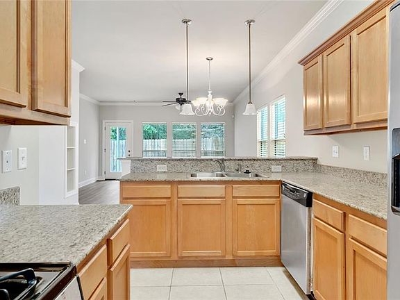 5th image of 270 Emerald Oaks Dr #6