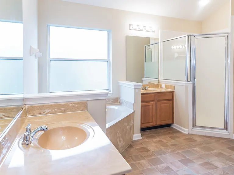 9225 Hawks Run Ln — Photo 10
