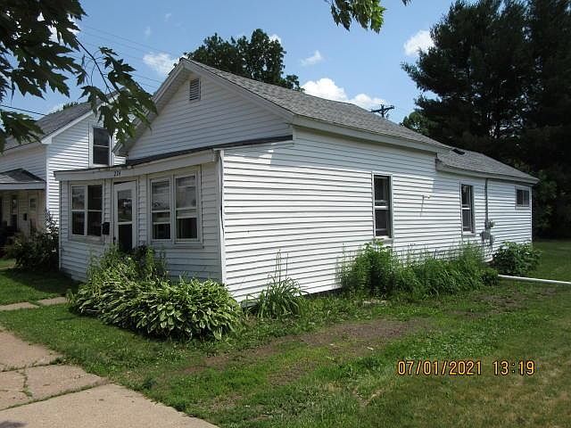 1st image of 224 W 4th St