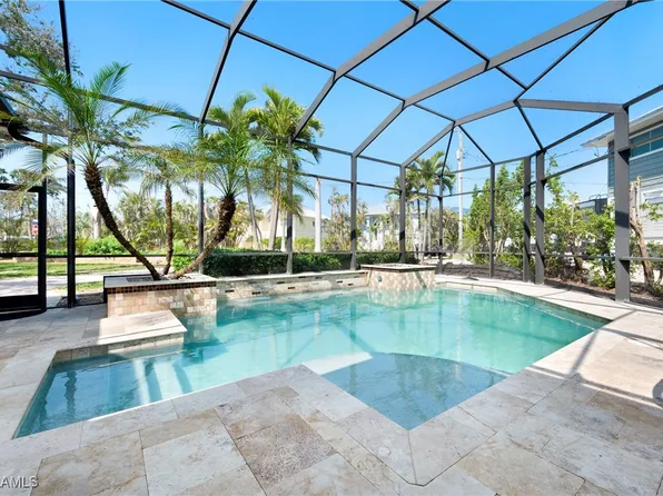 131 Falkirk St, Fort Myers Beach, FL 33931