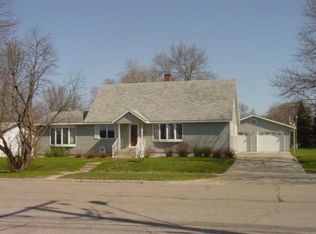 618 5th St N, Sauk Centre, MN 56378