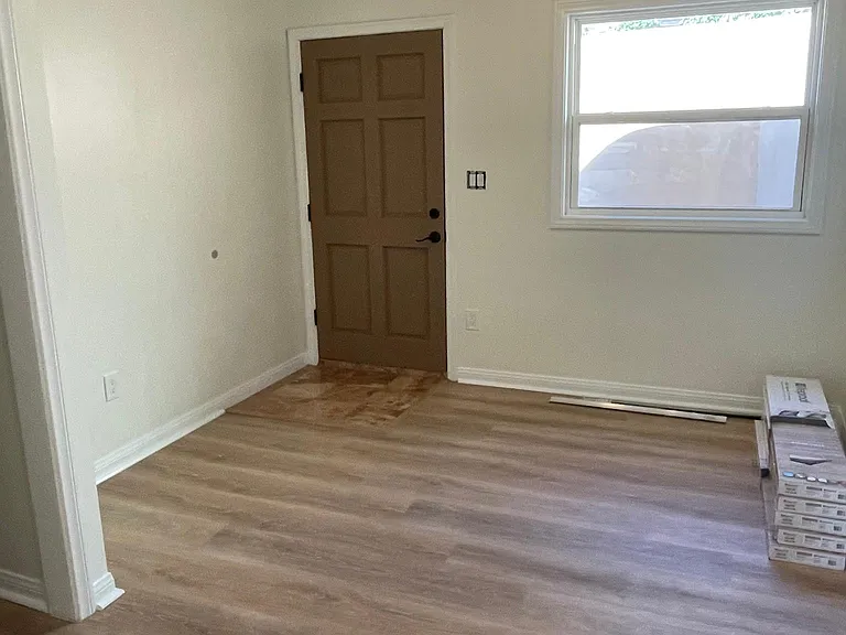 1562 Linwood St — Photo 10