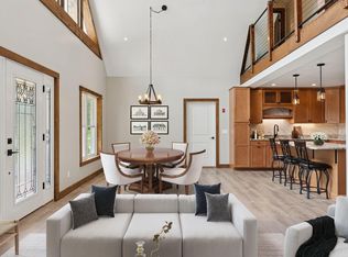 87 River Rd, Topsham, ME 04086