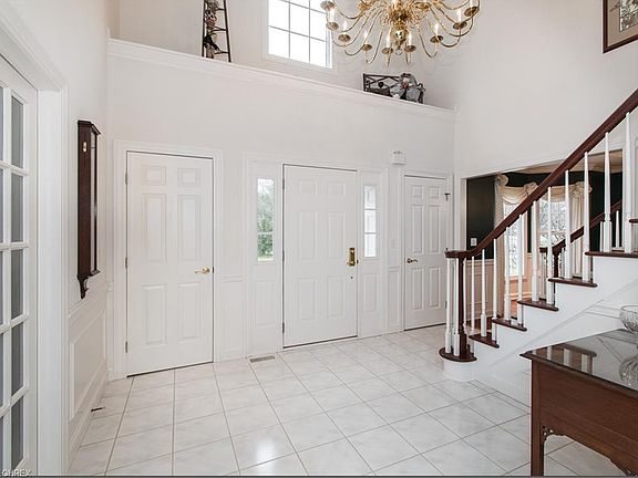 4th image of 200 Fox Ln