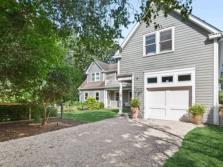 203 Noyack Rd — Photo 22