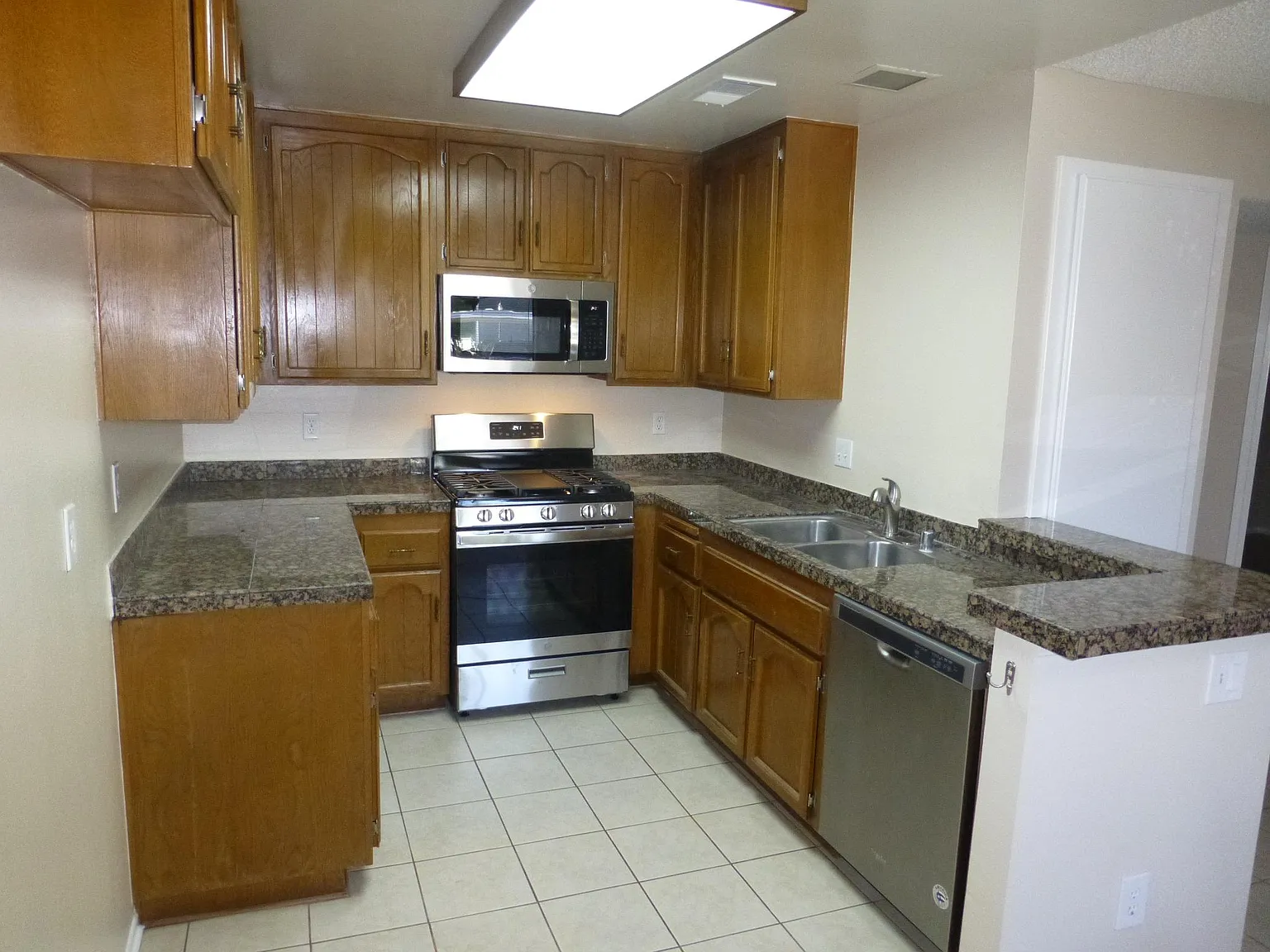 3 bed, 1165 sqft, $3,500 — Photo 4