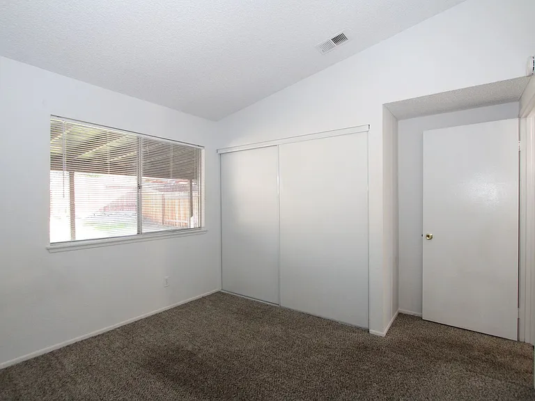 836 Cisco St — Photo 12