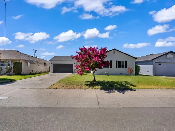 830 Windsor Dr, Lodi, CA 95240