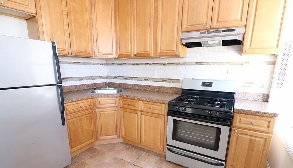 1st image of 302 Avenue C #B3kf
