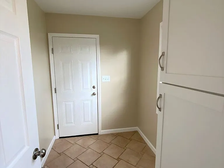 205 Zachary Ln — Photo 12