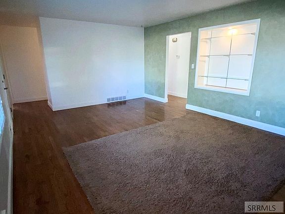 3rd image of 960 Austin Ave