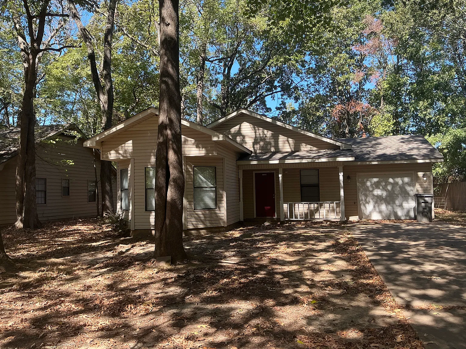 3 bed, 1300 sqft, $1,450 — Photo 1