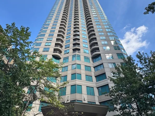 400 N Lasalle Dr #1303, Chicago, IL 60614