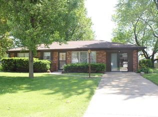18 Elizabeth Dr, Belleville, IL