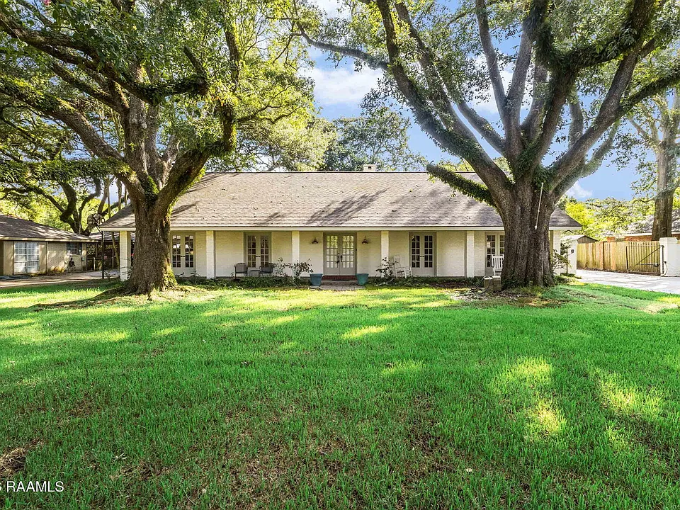 320 Lippi Blvd
