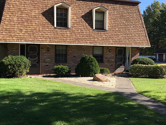2nd image of 526 University Ave APT 1