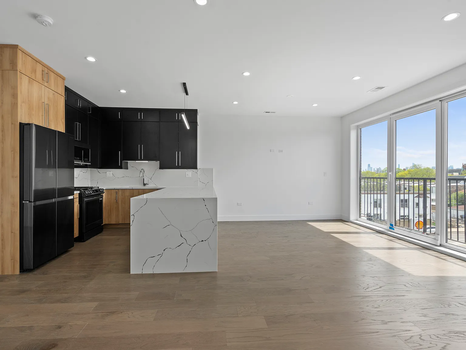 3 bed, 2000 sqft, $4,100 — Photo 3
