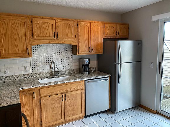 4th image of 2020 Shenandoah Ct N #B