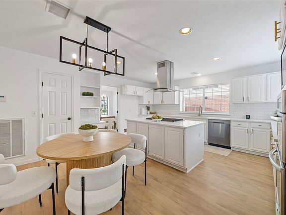 3rd image of 10310 Minturn Ln