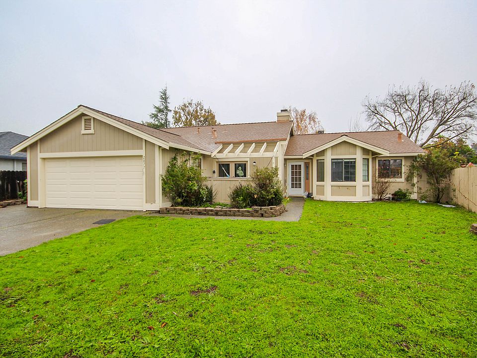 2nd image of 2877 Shasta Dr