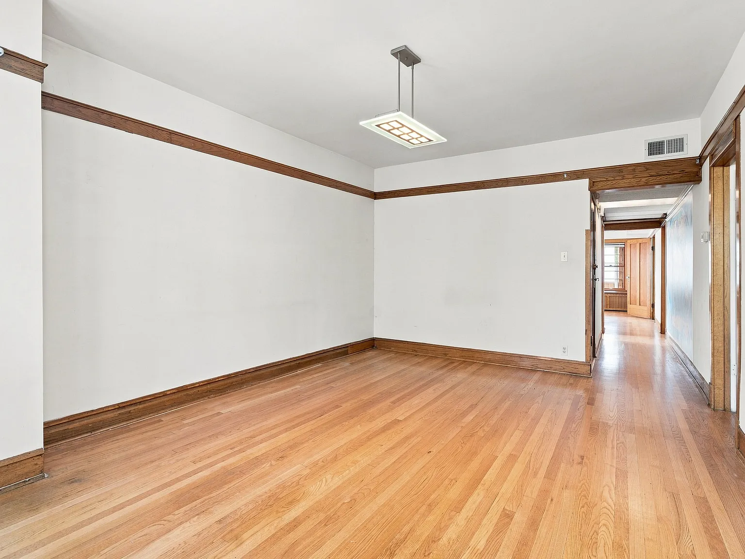 2 bed, 1025 sqft, $1,800 — Photo 3