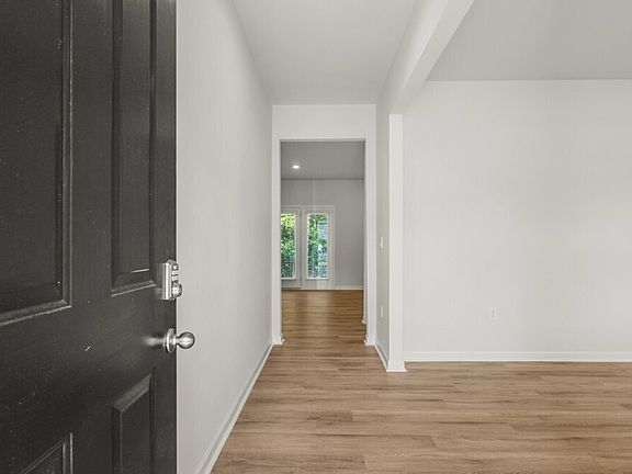 2nd image of 517 Oak View Ln