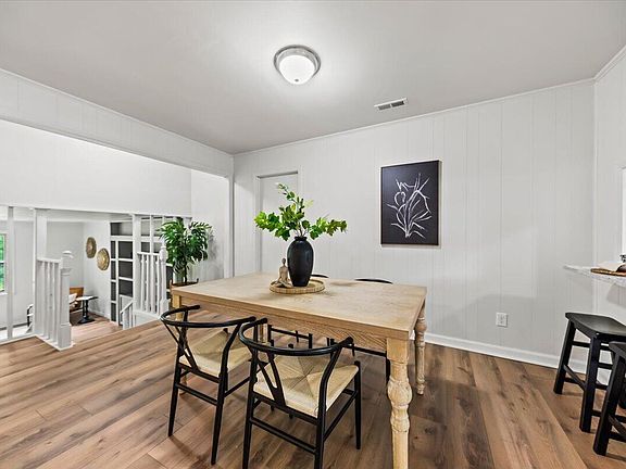 5th image of 140 Rosedale Ave