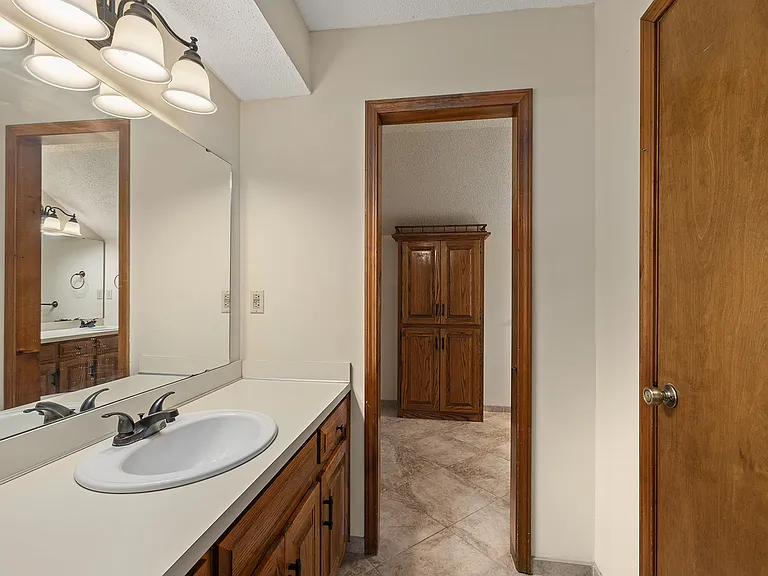 3753 N Pickwick Ave — Photo 14