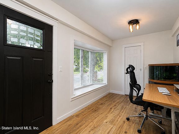 3rd image of 2120 Clove Rd