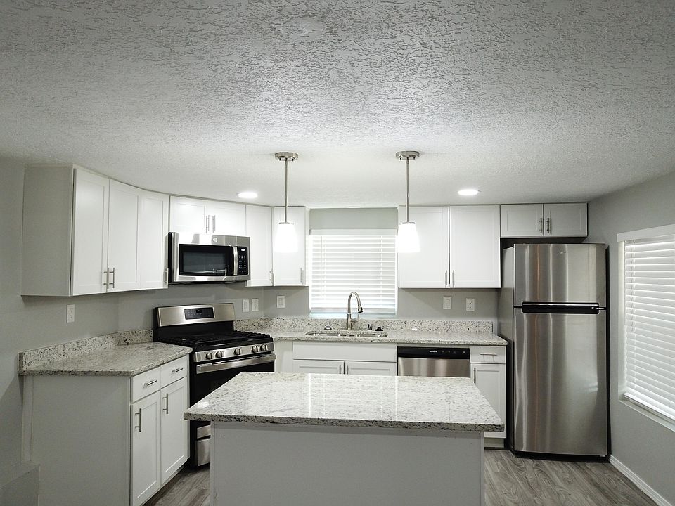 1st image of 4916 Moore Cir