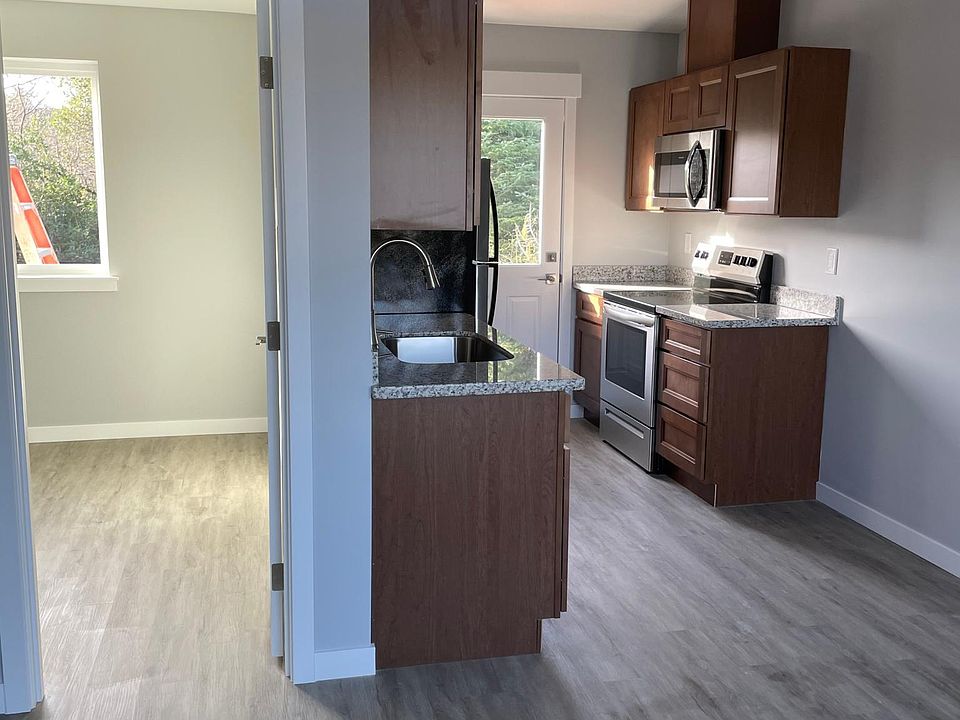 2nd image of 905 Point Brown Ave SW
