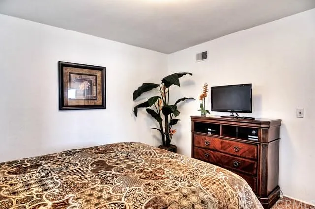 331 E Bluebell Pl — Photo 18