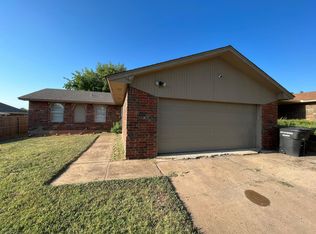 1004 NW 25th St, Moore, OK 73160