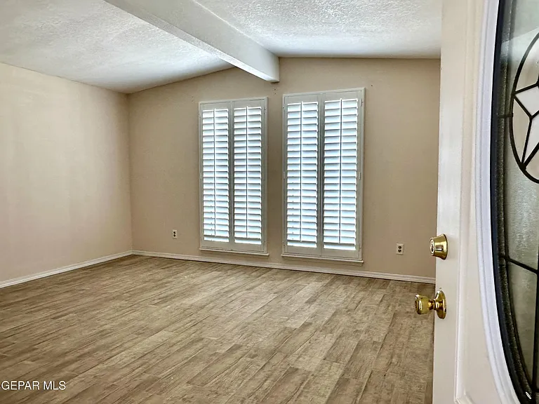 10101 Renfrew Dr — Photo 4
