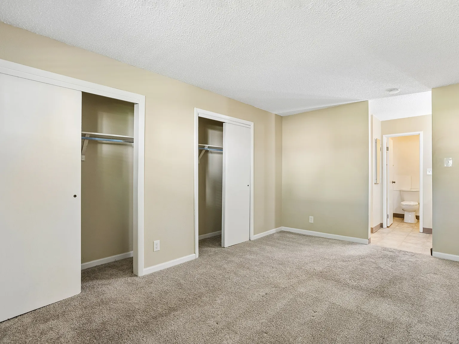 2855 S Monaco Pkwy — Photo 3