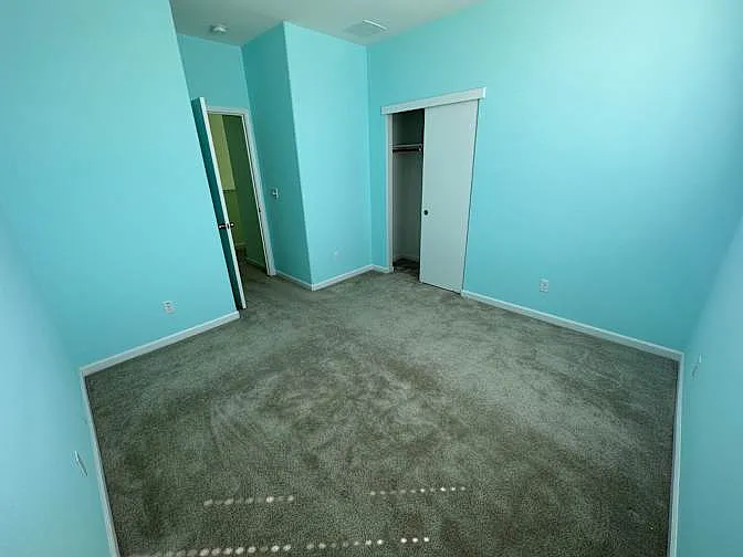 4 bed, 2034 sqft, $925 — Photo 1