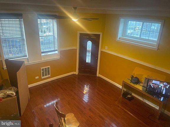 5th image of 3861 N Darien St