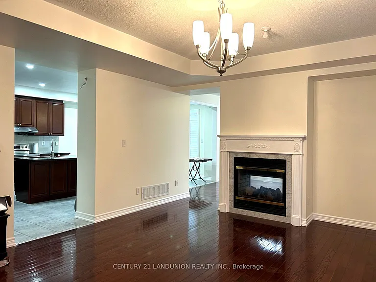 2238 Gladacres Ln — Photo 8