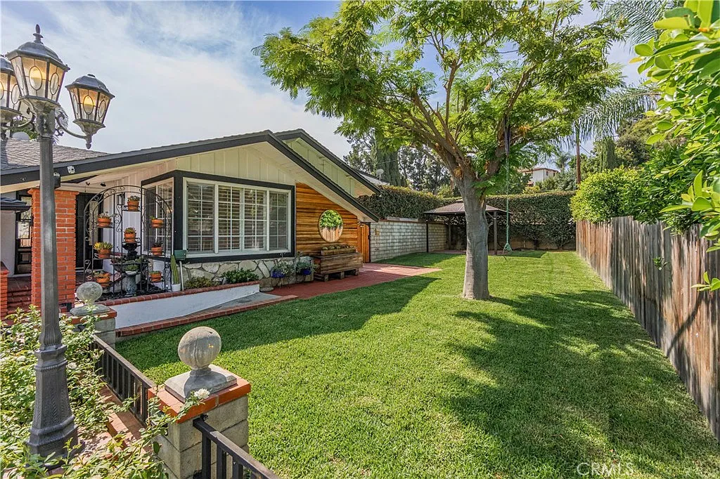 3 bed, 1600 sqft, $3,650 — Photo 3