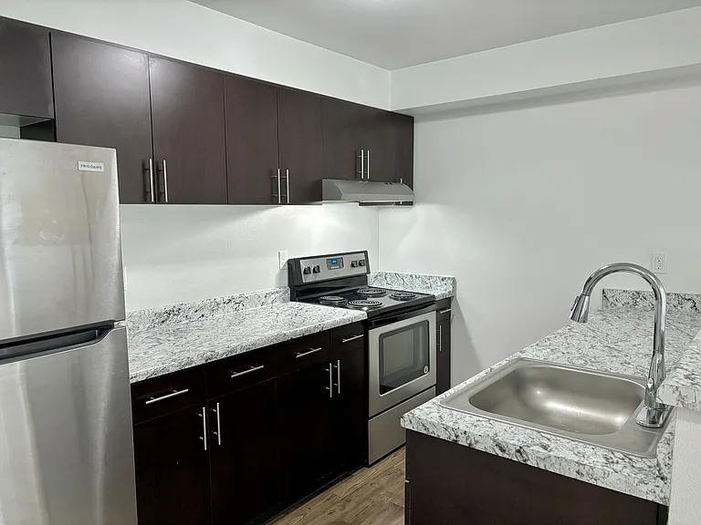 Roseland Apartments — Photo 27